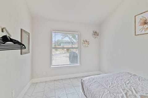 Bedroom 2: Full-Size XL Bed