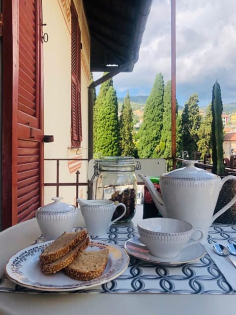 Breakfast in Balcony - HAVANA APARTMENT - Affitti Brevi Italia