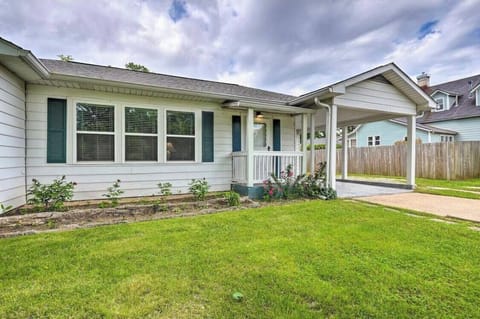 The 404 is walkable to the downtwon Bentonville square and Slaughter Pen Trail.