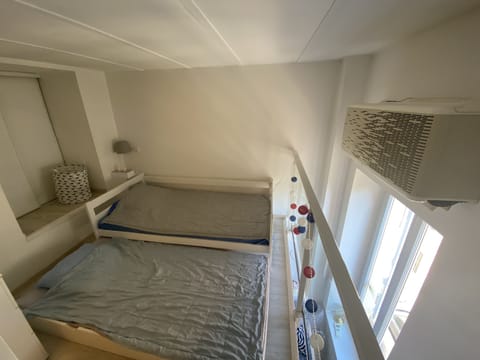 1 bedroom, bed sheets, wheelchair access