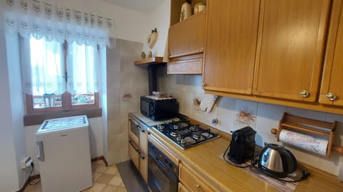 FRIGO, MICOONDE, MACCHINA DA CAFFE', BOLLITORE