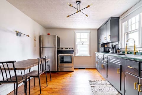 Channel your inner chef in this kitchen! 