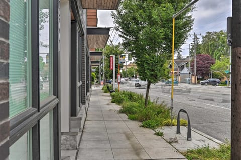street view of the neighborhood and the nearest bus station that goes downtown