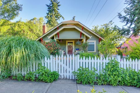 Eugene Vacation Rental | 2BR | 1BA | Stairs Required | 1,500 Sq Ft