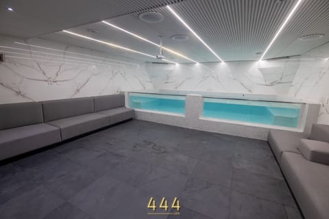 Indoor spa tub