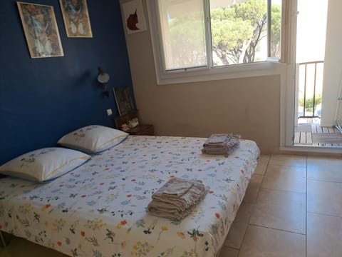 3 bedrooms, iron/ironing board, travel crib, free WiFi