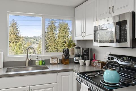 And fantastic views across the valley and vineyards.