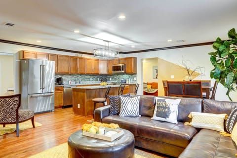 Living Area | Free WiFi | Central Air Conditioning