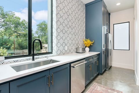 Spacious kitchen with lots of counter space