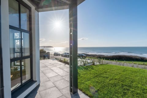 3 Azurebay Outside 8