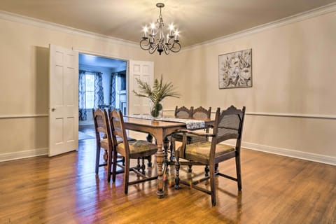 Dining Room | Dishware & Flatware Provided