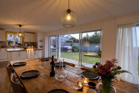 Lovely "L" shaped entertaining space leading out into the secure garden.