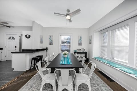 Spacious rooms when you feel like eating inside the house during your weekend getaway