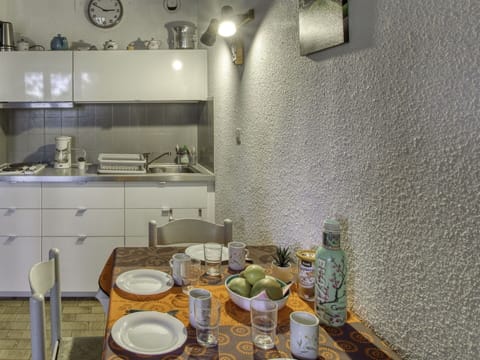 Table, Property, Furniture, Plant, Tableware, Tree, Shade, Chair, Building, Outdoor Furniture