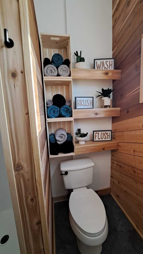 Shower, towels, shampoo, toilet paper