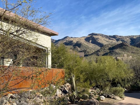 Guesthouse against Catalina Mountains 