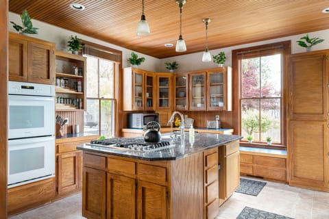 Large fully stocked kitchen, double oven, professional Jenn Air cook top.