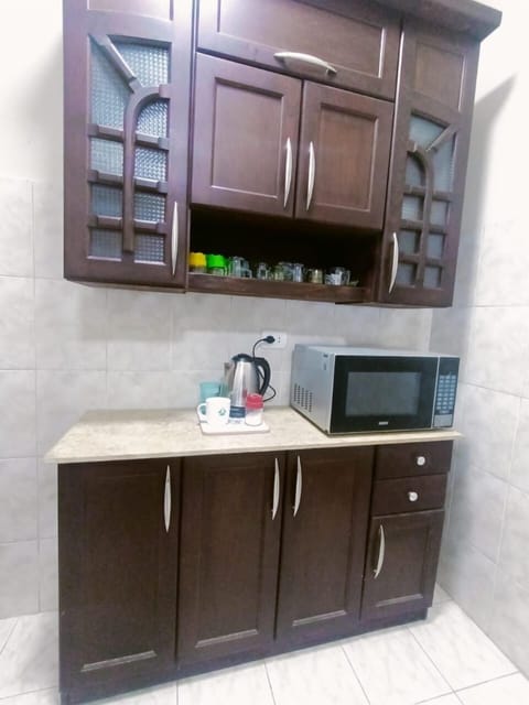 Microwave, oven, coffee/tea maker, electric kettle