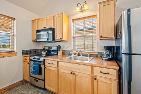 An easy cooking kitchen supplied with cooking essentials.