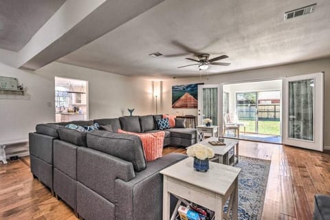 Living area | Smart TV, table tennis