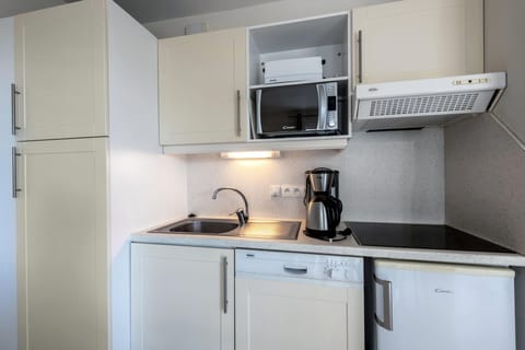 Fridge, stovetop, dishwasher, coffee/tea maker