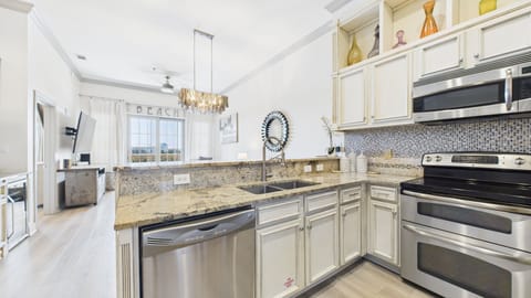 Stainless appliances throughout kitchen