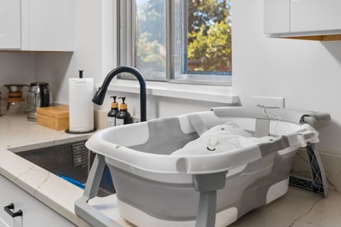 Convenient baby bath tub makes bath time easy for parents with infants.