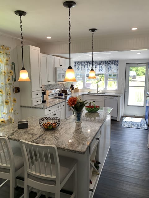 Newly remodelled Kitchen with Island