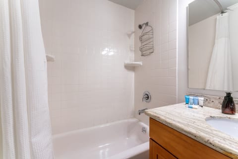 Combined shower/tub