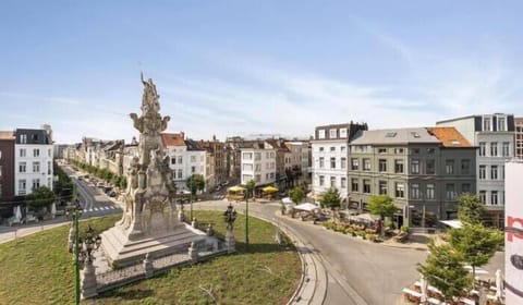 Marnixplaats, a cosy square with a lot of restaurants and pubs.
