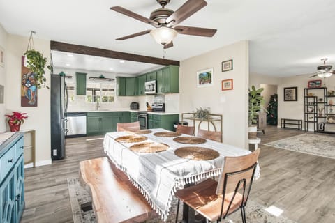 Private kitchen | Fridge, microwave, oven, stovetop