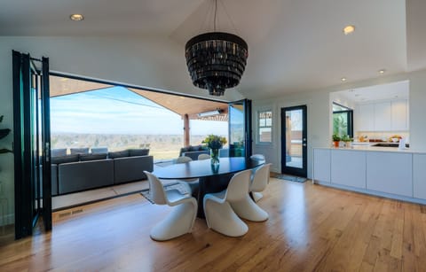 Connection between kitchen, dining & outdoor living room