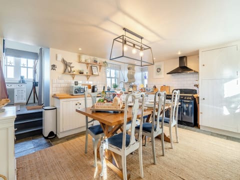 Kitchen/diner | The Old Net Shed, Banff