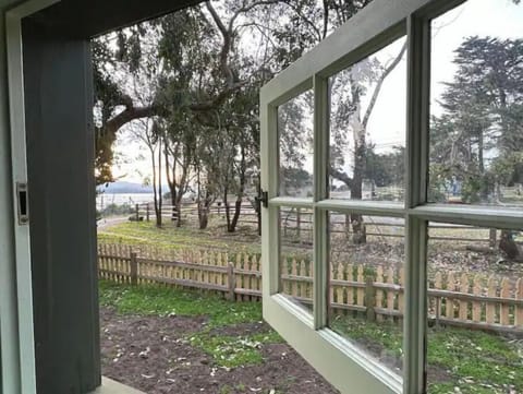 Most of the house windows have views of the bay. Walking distance of restaurants