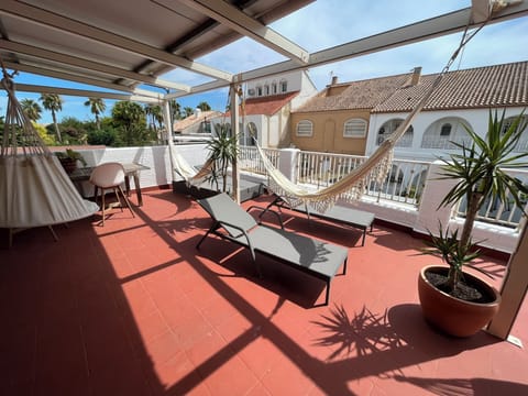 Sun deck with 4 lounge chairs, and 4 hammocks to enjoy the sun.