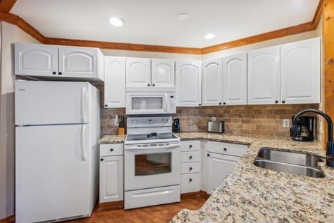 interiors-kitchen-_kjh8858