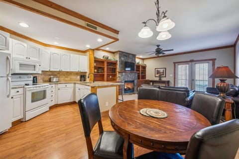 interiors-diningarea-_kjh8843