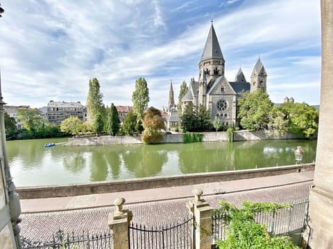 site of interest nearby view monument