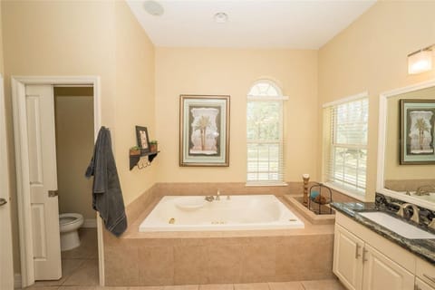 Combined shower/tub, jetted tub, hair dryer, towels