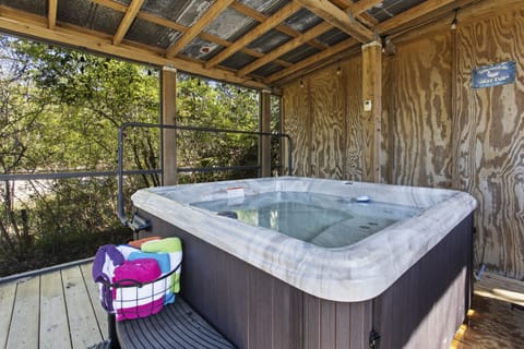 Indoor spa tub