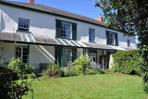Sages front view (Flat & garden beyond hedge, below right two upstairs windows)