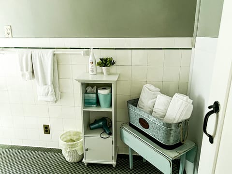 Shower, jetted tub, hair dryer, towels