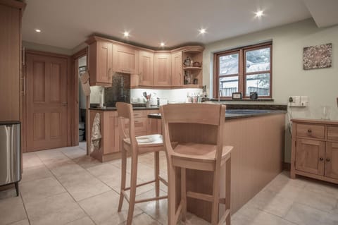 Llais Afon - 3 Bedroom Holiday Home - Fishguard (13181)