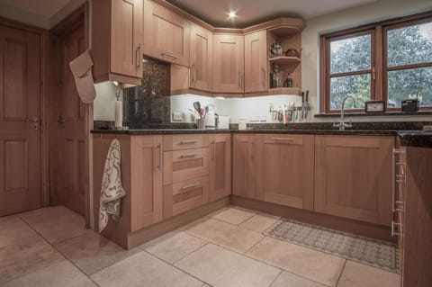 Llais Afon - 3 Bedroom Holiday Home - Fishguard (13184)