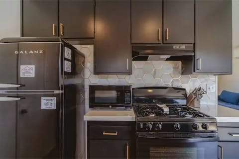 Fridge, stovetop, coffee/tea maker, spices