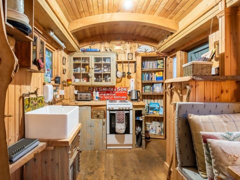 Property, Wood, Shelf, Building, Bookcase, Interior Design, Shelving, Floor, Flooring, Picture Frame