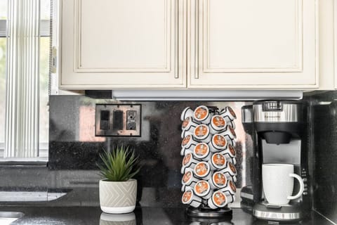 State-of-the-Art Keurig w/a coffee carousel