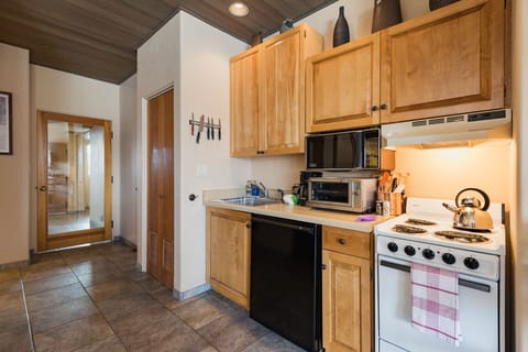 Washer/Dryer and kitchenette