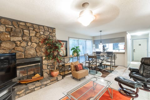 Furniture, Indoors, Living Room, Couch, Screen