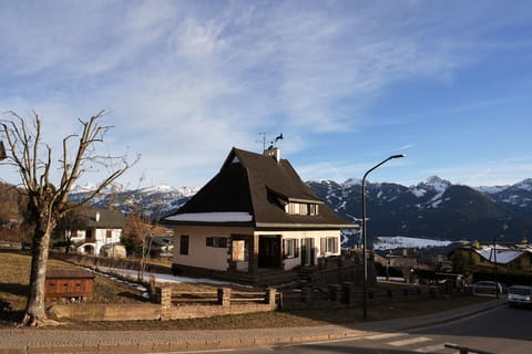 A view of the Villa that allows you to see the Dolomite chain on which the house overlooks